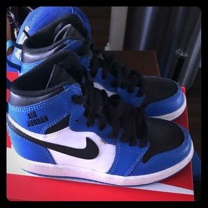 Boys (kids) Jordan 1 Blue Black and White